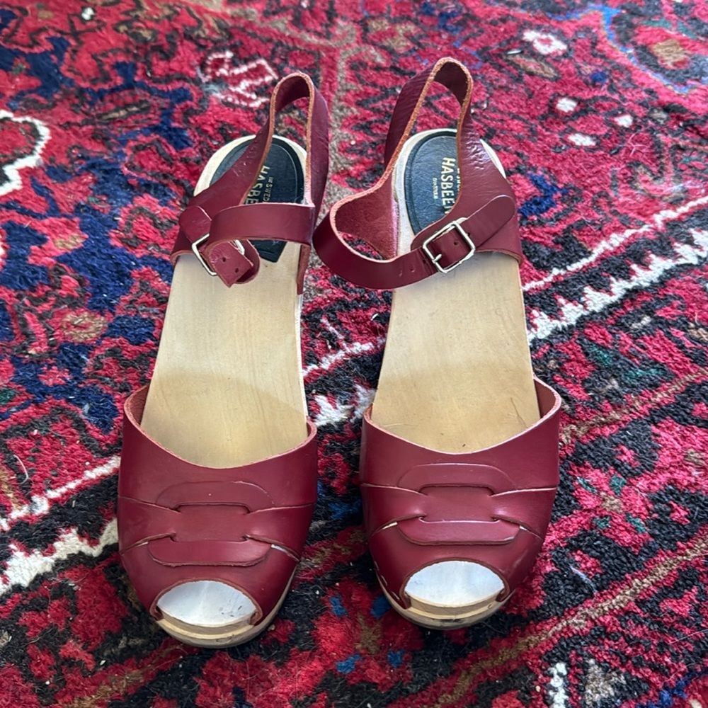 Swedish hasbeend clogs